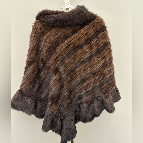 Stunning La Fiorentina Mink Fur Poncho. NWOT - Picture 5 of 9
